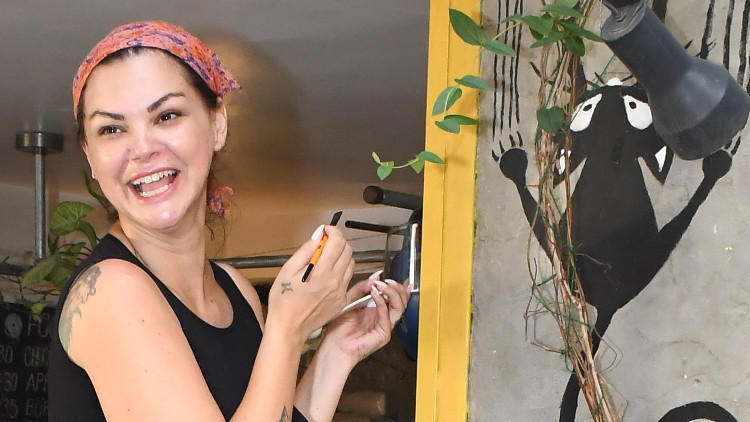 Şarkıcı Nezin on parmağımda on marifet