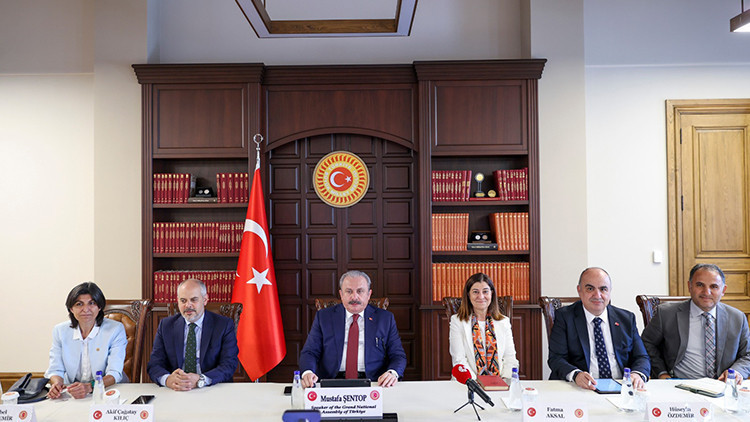 TBMM Başkanı Şentoptan Çinli muhatabına Uygur Türkleri mesajı