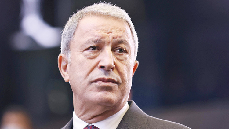 Bakan Akar: Kundaktaki bebeklere dahi kurşun sıkmış alçaklardır