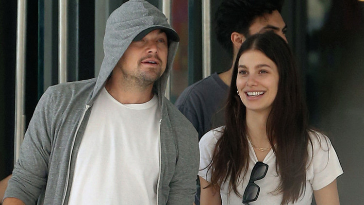 Kendisi 40ların sonunda ama 25 yaşından büyük sevgilisi olmuyor: Eski sevgilileri de hemen başkasıyla evleniyor