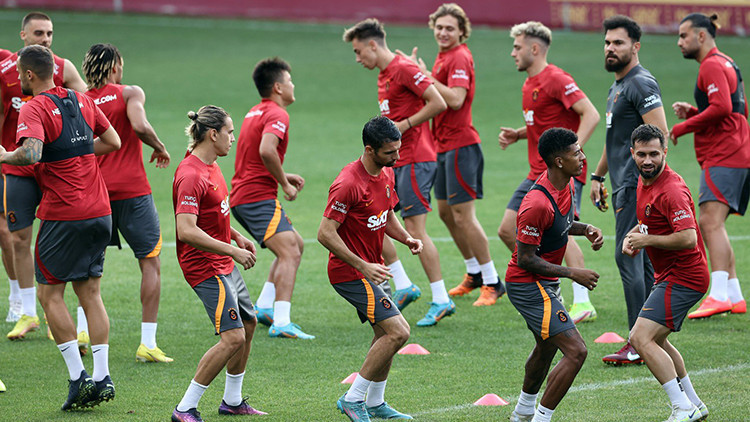 Son Dakika: Galatasarayda yaprak dökümü Yeni transferler sonrası 5 ayrılık birden...