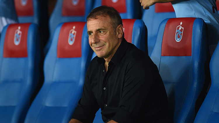 Son Dakika: Abdullah Avcı, Trabzonspor ile yeni anlaşmasını açıkladı