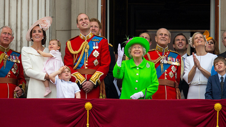 Torunları Büyükanne Elizabeth’i anlatıyor... Bakış açısı hep Neden olmasındı Torunları Büyükanne Elizabeth’i anlatıyor... Bakış açısı hep Neden olmasındı