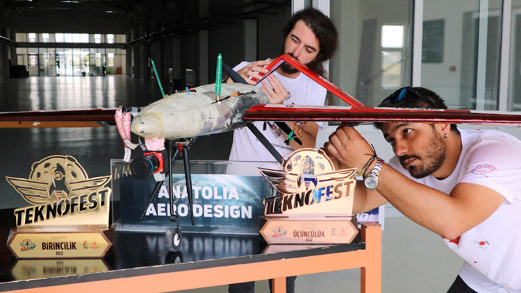 Üniversitelilerin ‘savaşan insansız hava aracı’ birinci oldu Üniversitelilerin ‘savaşan insansız hava aracı’ birinci oldu