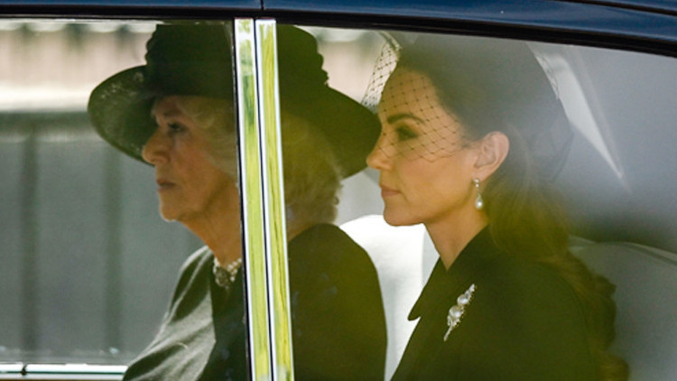Kate Middleton intikam küpelerini taktı: Hem Kraliçeye hem kayınvalideye selam