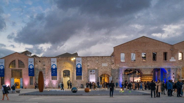 Çağdaş sanatın en yenileri bir arada