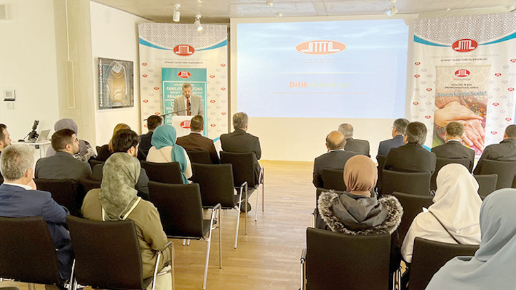 DİTİB’den hastanelerde ‘Manevi Rehberlik’ eğitimi DİTİB’den hastanelerde ‘Manevi Rehberlik’ eğitimi