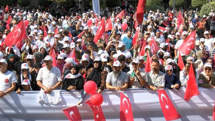 Fatihte LGBTİ karşıtı Büyük Aile Buluşması gerçekleşti Fatihte LGBTİ karşıtı Büyük Aile Buluşması gerçekleşti