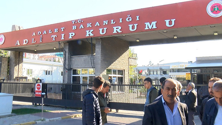 Ümraniyede polise bıçakla saldırınca vurulan sürücünün cenazesi Adli Tıptan alındı Ümraniyede polise bıçakla saldırınca vurulan sürücünün cenazesi Adli Tıptan alındı