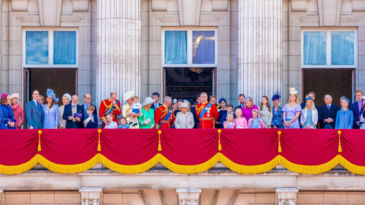 Daha Kraliçe hayattayken taht savaşı yaşanmış: Charles kral olmasın diye...