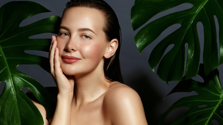 Feminen yüz hatlarına sahip olmak için neler yapılabilir