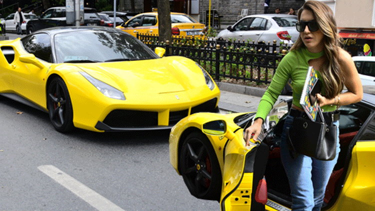 Sabri Sarıoğlunun eşi Yağmur Sarıoğlu Bebek’in tozunu attırdı Sabri Sarıoğlunun eşi Yağmur Sarıoğlu Bebek’in tozunu attırdı