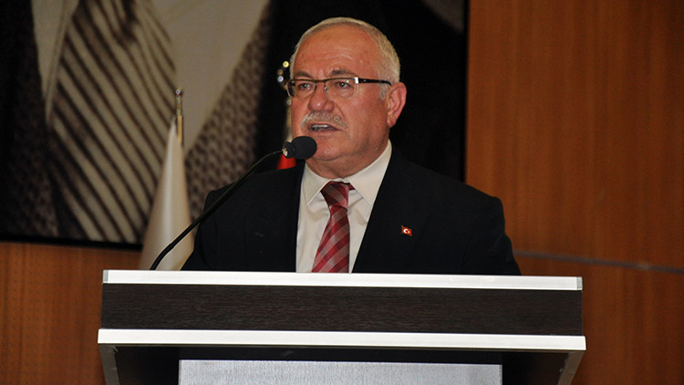 Karamanda yeni gelen öğrencilere vampirli uyarıda bulunan rektöre Barodan istifa çağrısı