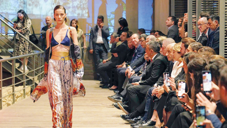 Antik kentte moda şöleni