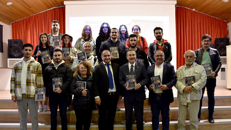 ‘Almanya Nasıl Vatan Oldu’yu Eskişehir’de anlattı