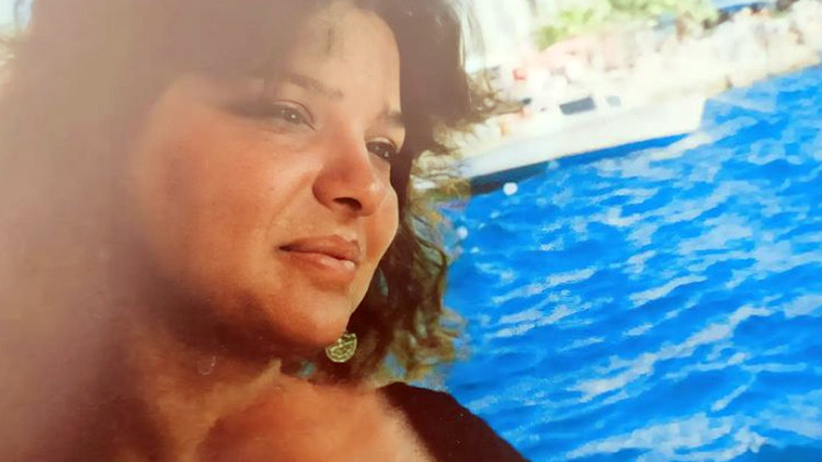 Güzelliğini annesinden almış... Senin kızın olmaktan gurur duyuyorum Güzelliğini annesinden almış... Senin kızın olmaktan gurur duyuyorum