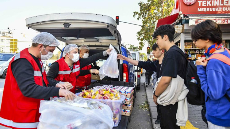 Öğrencilere ücretsiz ‘sıcak yemek’