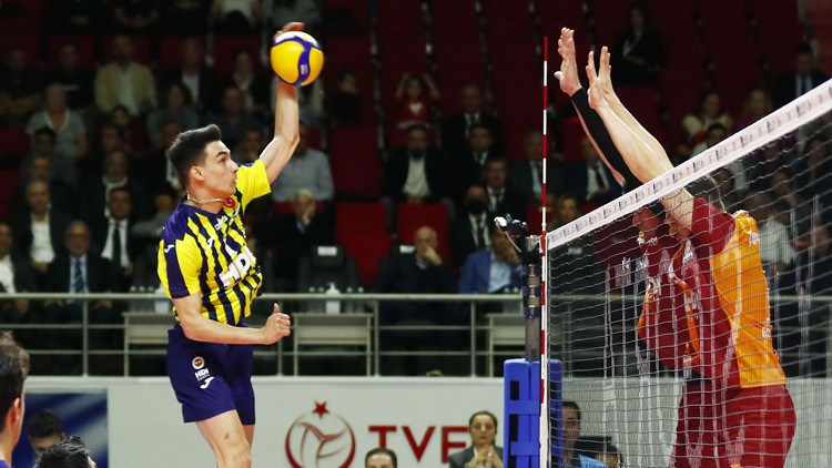 Galatasaray derbide Fenerbahçeyi mağlup etti