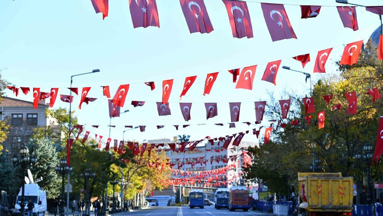 Dört bir yanda coşku vardı Dört bir yanda coşku vardı