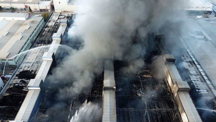 Bursa’da, tekstil fabrikasındaki yangın, 42 saat sonra söndürüldü