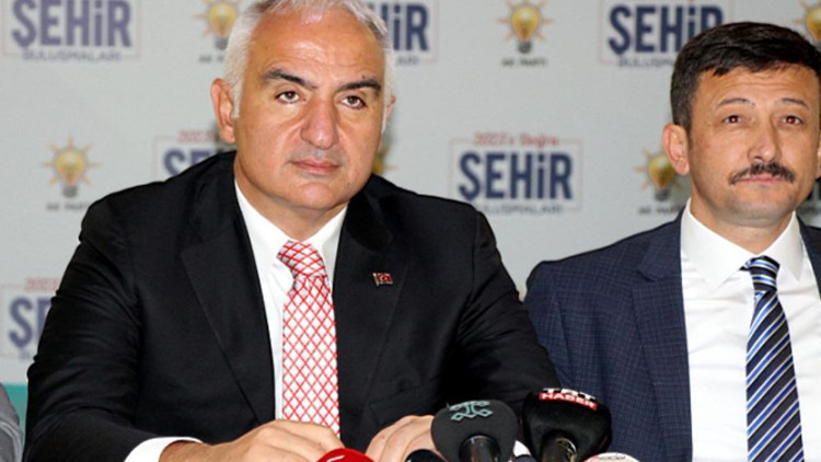 Bakan Ersoy: İzmir gibi şehirlerimiz konu olduğunda siyasi yaklaşmayı doğru bulmuyorum Bakan Ersoy: İzmir gibi şehirlerimiz konu olduğunda siyasi yaklaşmayı doğru bulmuyorum