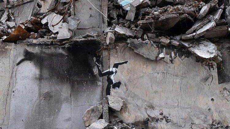 Dünyaca ünlü sokak sanatçısı Banksyden anlamlı eser