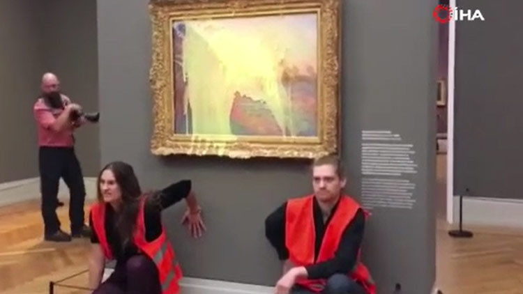 İklim aktivistlerinden 110 milyon dolarlık tabloya patates püreli saldırı