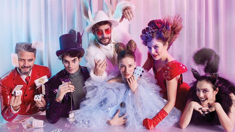 Alice Müzikali dönüyor Alice Müzikali dönüyor