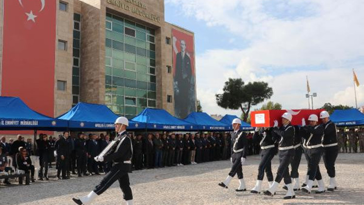 Kalp krizinden ölen polis memuru son yolculuğuna uğurlandı