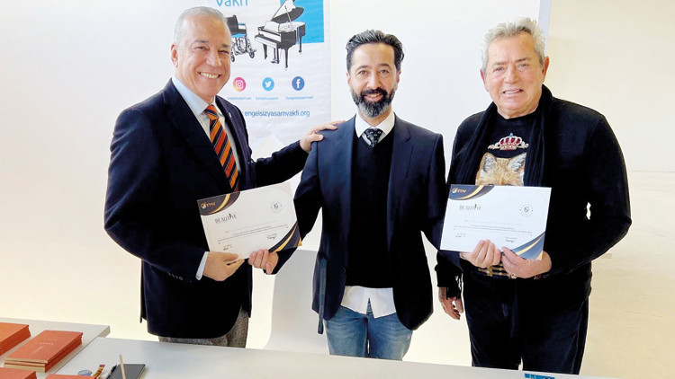 Salih Güney hayranları ile buluştu