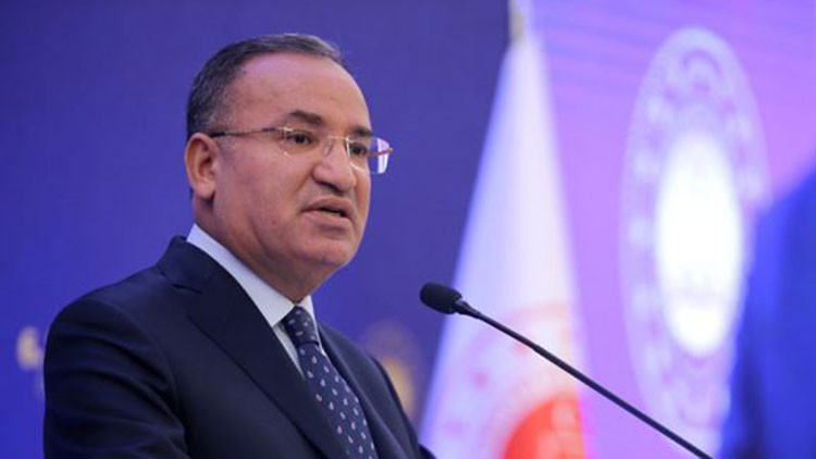 Bakan Bozdağ: Kadına yönelik şiddetle mücadelede kadınlardan yana tarafız