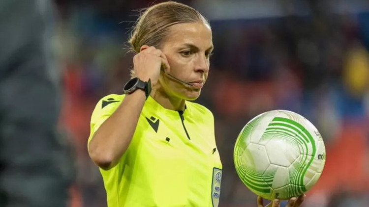 Stephanie Frappart kimdir İşte Dünya Kupasında düdük çalacak ilk kadın hakemin biyografisi