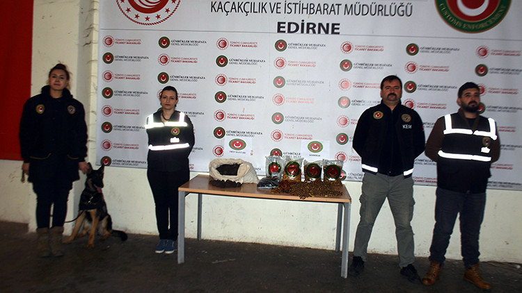 Kapıkulede 1,3 milyon liralık trüf mantarı ve kehribar ele geçirildi