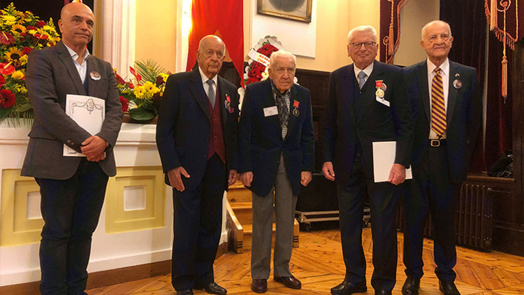 75 yıl sonra liselerinde yeniden buluştular 75 yıl sonra liselerinde yeniden buluştular