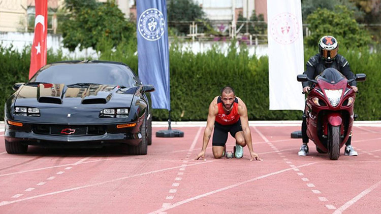 Milli atlet, spor otomobil ve motosikletle yarıştı Milli atlet, spor otomobil ve motosikletle yarıştı
