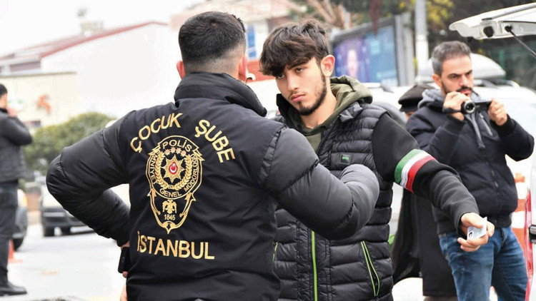 Okul önlerinde polis denetimi