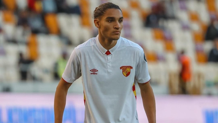 Fenerbahçeden kiralanan Emir Ortakaya istikrarıyla göz dolduruyor