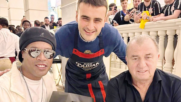 Fatih Terim ve futbol efsanesi Ronaldinho Katarda buluştu