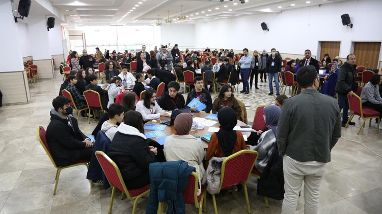 Sosyal medya mecraları umutsuzluk pompalıyor