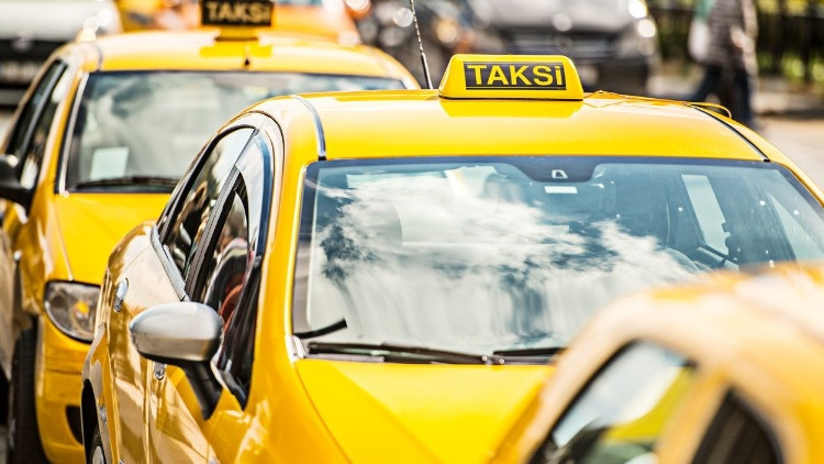 TAKSİ AÇILIŞ (indi bindi) ÜCRETİ 2023 || İstanbulda taksi kısa mesafe ücreti ne kadar oldu 1 Ocakda geçerli olacak TAKSİ AÇILIŞ (indi bindi) ÜCRETİ 2023 || İstanbulda taksi kısa mesafe ücreti ne kadar oldu 1 Ocakda geçerli olacak