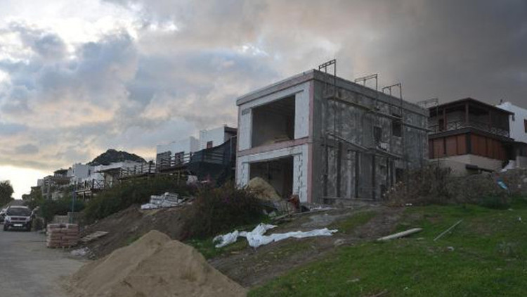 Bodrumda sitede kaçak yapı gerginliği