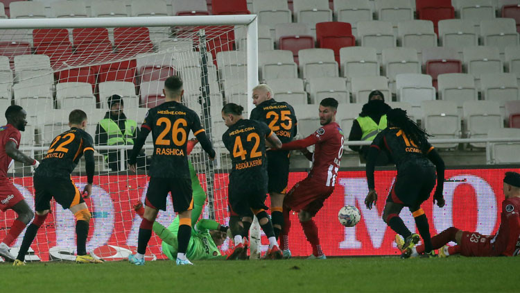 Fenerbahçeden Sivasspor - Galatasaray maçı sonrası flaş paylaşım Galatasaraydan cevap...