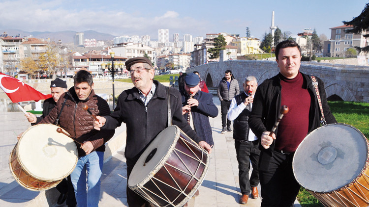 Davullu zurnalı EYT şenlikleri