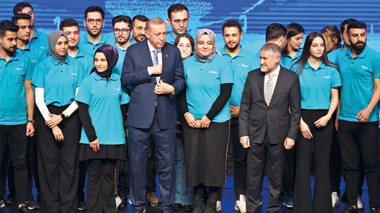 Teknolojiye 7 destek paketi... Kamuya daha çok bilişimci alınacak Teknolojiye 7 destek paketi... Kamuya daha çok bilişimci alınacak