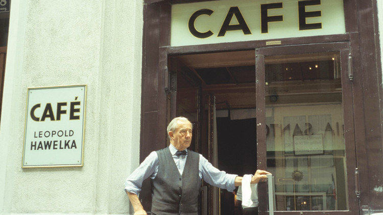 Avrupa sokaklarında kahvenin peşinde