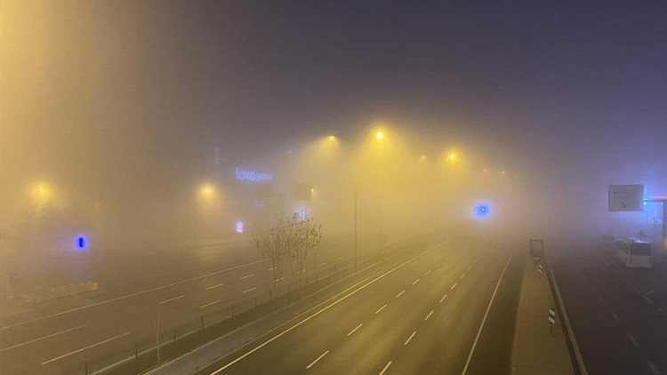 İstanbul Anadolu Yakasında yoğun sis etkili oldu