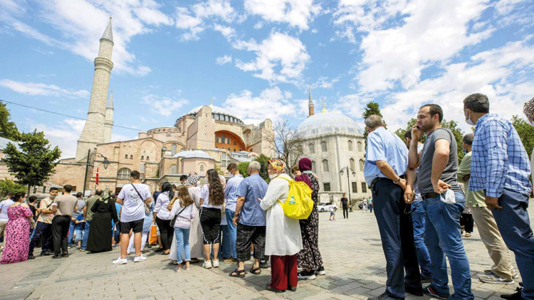 Ayasofya’yı 13 milyon kişi ziyaret etti Ayasofya’yı 13 milyon kişi ziyaret etti