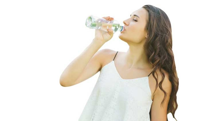 Günde 8 bardak su ömrü uzatır mı Günde 8 bardak su ömrü uzatır mı