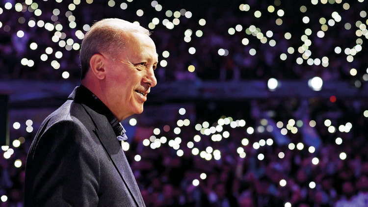 Gençlerimizle aramıza giremezler