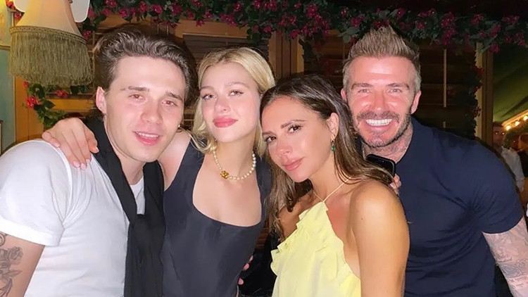 Gelin – kaynana kavgası bitti mi Victoria Beckham, Nicola Peltz’le fotoğraf paylaştı Gelin – kaynana kavgası bitti mi Victoria Beckham, Nicola Peltz’le fotoğraf paylaştı